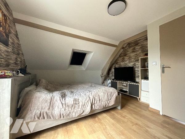 CHATEAU-RENAULT (37110) – Maison fin XIXe rénovée sur terrain arboré de 5 203 m² en cœur de ville