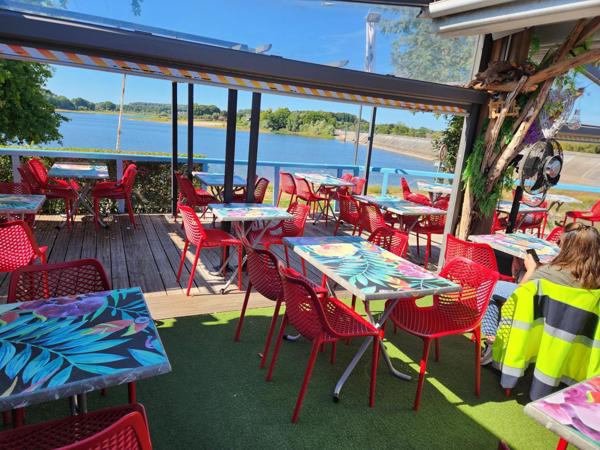 Vente murs et fonds de commerce Restaurant / Bar / Glacier / Pizzeria au bord du lac de Bouzey