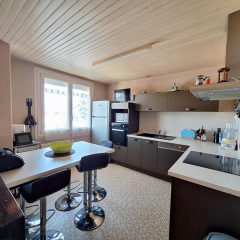 Pavillon avec piscine creusée