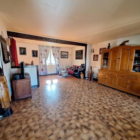 Pavillon avec piscine creusée