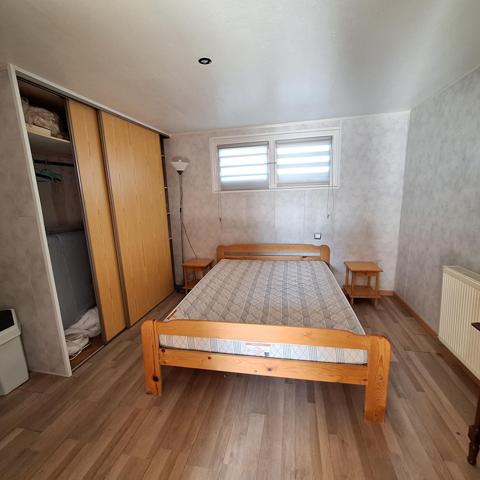 Pavillon avec piscine creusée