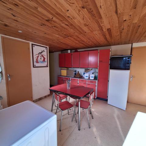 Pavillon avec piscine creusée