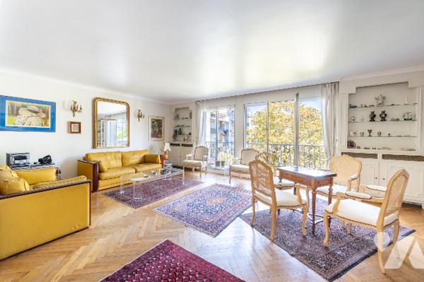 PARIS 16 - AUTEUIL SUD - RUE CALME - ÉTAGE ÉLEVÉ- APPARTEMENT FAMILIAL 155 M2 - 4/5 CHAMBRES