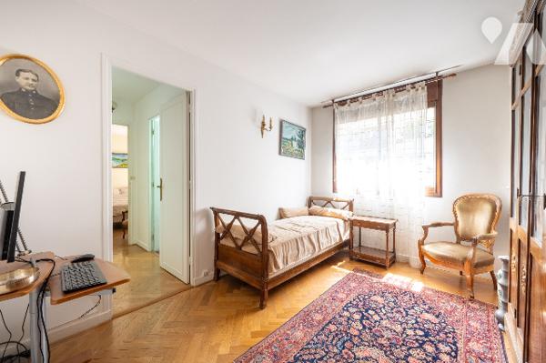 PARIS 16 - AUTEUIL SUD - RUE CALME - ÉTAGE ÉLEVÉ- APPARTEMENT FAMILIAL 155 M2 - 4/5 CHAMBRES