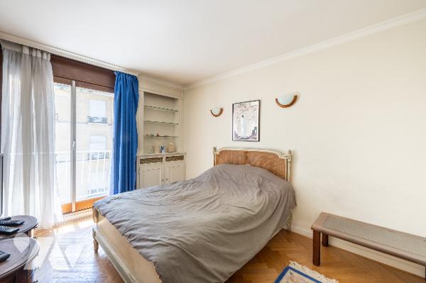 PARIS 16 - AUTEUIL SUD - RUE CALME - ÉTAGE ÉLEVÉ- APPARTEMENT FAMILIAL 155 M2 - 4/5 CHAMBRES