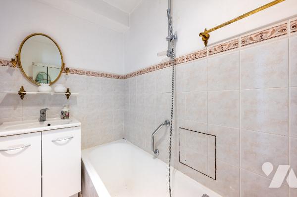 PARIS 16 - AUTEUIL SUD - RUE CALME - ÉTAGE ÉLEVÉ- APPARTEMENT FAMILIAL 155 M2 - 4/5 CHAMBRES