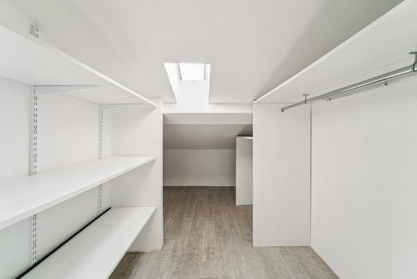Lyon 6 - Place Maréchal Lyautey: Un appartement T2 entièrement rénové de 49m2 avec balcon et vue.