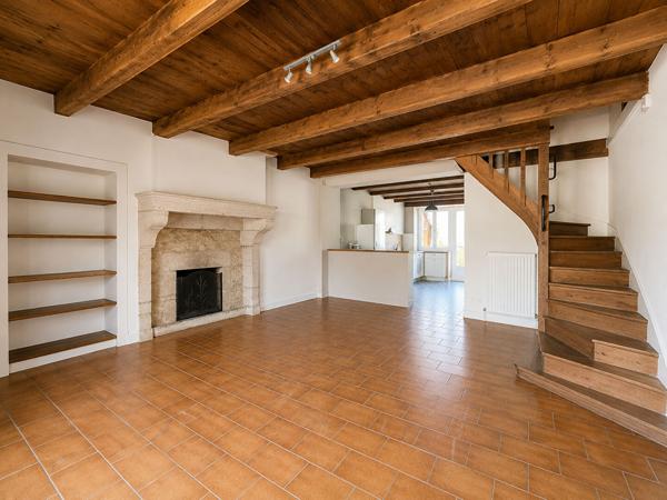 Biesles, maison de plus de 97m2 avec jardin, dépendances et potentiel d'évolution.