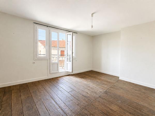 Biesles, maison de plus de 97m2 avec jardin, dépendances et potentiel d'évolution.