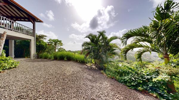 Maison à terminer, fort potentiel, 4 chambres,3SDB