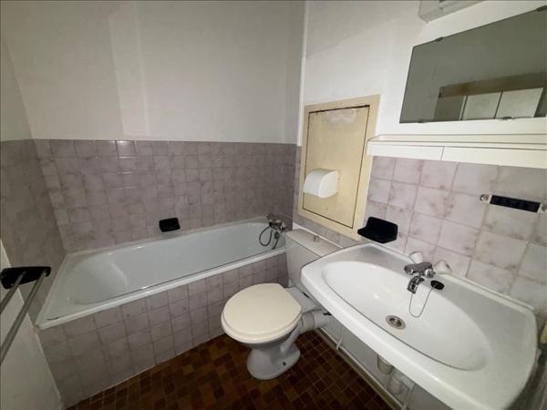 Appartement à louer 575 € CC TALENCE 1 pièce 21 m² DPE E