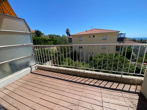 À vendre : Appartement lumineux avec vue dégagée  à NICE !