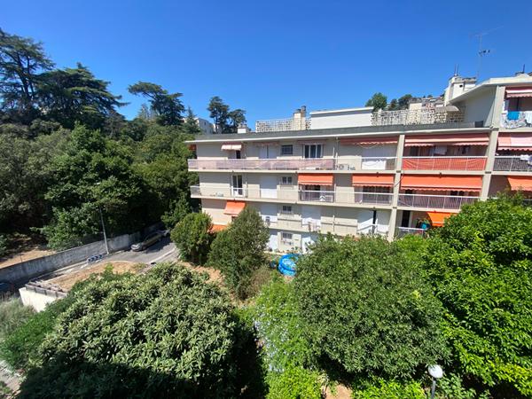 À vendre : Appartement lumineux avec vue dégagée  à NICE !