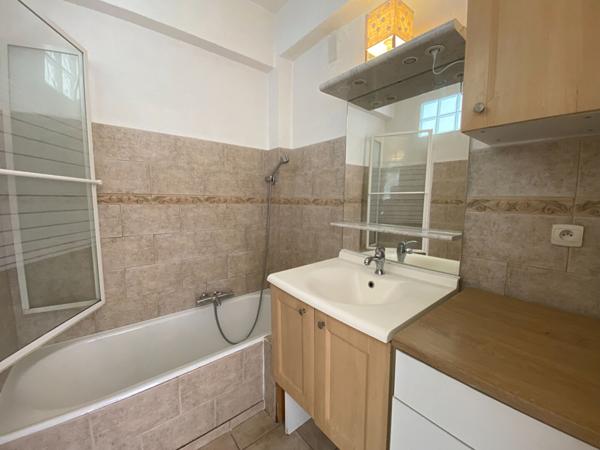 À vendre : Appartement lumineux avec vue dégagée  à NICE !