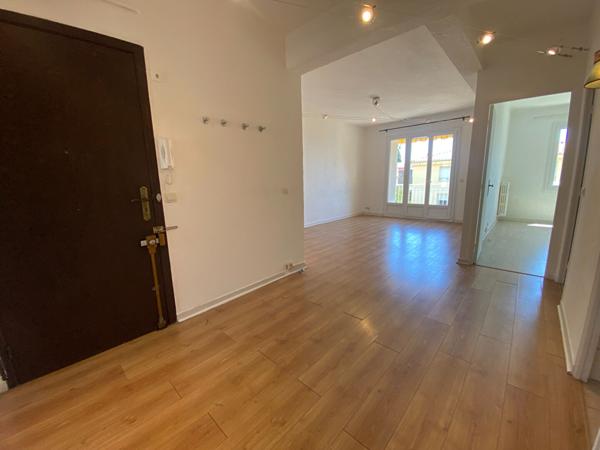 À vendre : Appartement lumineux avec vue dégagée  à NICE !