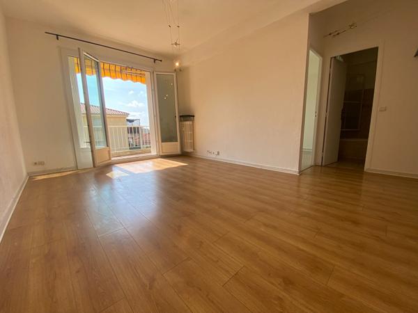 À vendre : Appartement lumineux avec vue dégagée  à NICE !