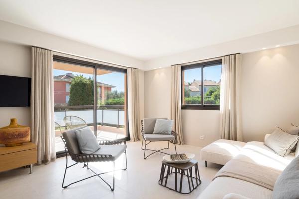 Superbe trois pièces avec terrasse et piscine