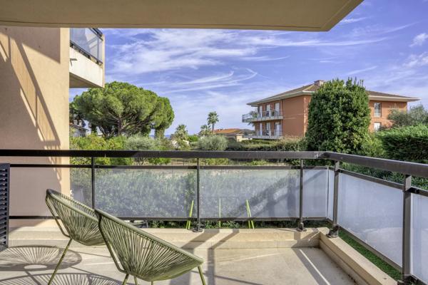 Superbe trois pièces avec terrasse et piscine