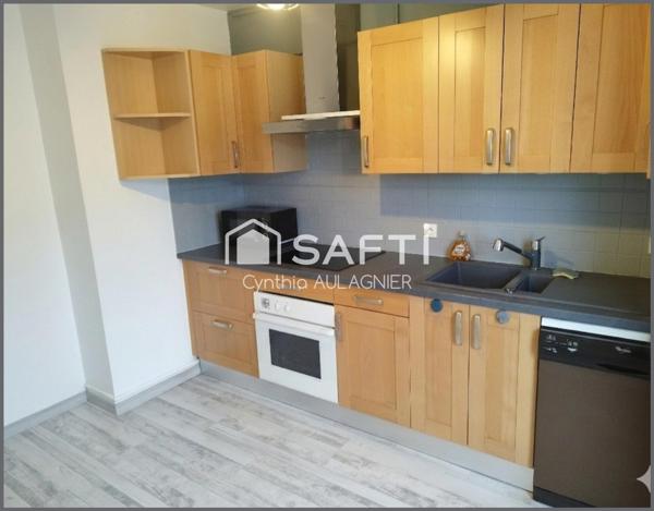 Appartement T3 avec balcon, cave et place de parking
