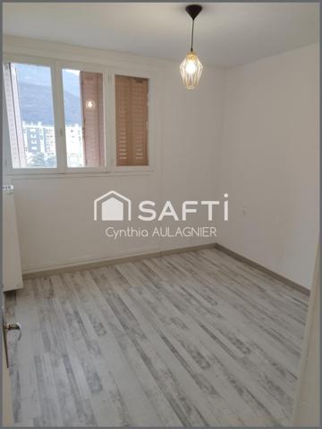 Appartement T3 avec balcon, cave et place de parking