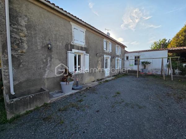Dans un environnement calme et paisible, venez découvrir cette maison de campagne de 188 m2 sur son vaste terrain de 5900 m2 avec dépendances, offrant un cadre de vie idéal pour toute la famille.
Au rez-de-chaussée, un bel espace de vie lumineux de 65 m2 avec cuisine équipée ouverte sur le salon/séjour doté d'une cheminée, une suite parentale de 32 m2 avec dressing, une salle de bains ( douche et baignoire ) un toilette séparé et 2 autres pièces de 13 m2 et 20 m2 à finir d'aménager selon vos envies!
A l'étage, l'espace mezzanine dessert 2 chambres de 19 m2 et 12 m2, un bureau et une future salle de bains.
A l'extérieur,  plusieurs dépendances en pierre, un hangar métallique, sur son vaste terrain pour profiter pleinement de la nature.
Cette propriété est une belle opportunité pour les amoureux de la campagne à la recherche de tranquillité et d'espace.