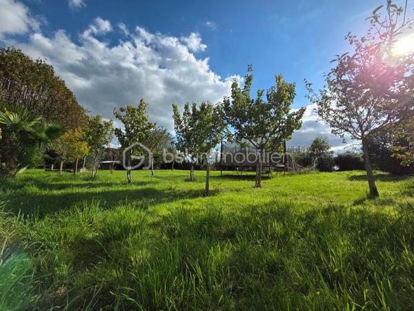 Dans un environnement calme et paisible, venez découvrir cette maison de campagne de 188 m2 sur son vaste terrain de 5900 m2 avec dépendances, offrant un cadre de vie idéal pour toute la famille.
Au rez-de-chaussée, un bel espace de vie lumineux de 65 m2 avec cuisine équipée ouverte sur le salon/séjour doté d'une cheminée, une suite parentale de 32 m2 avec dressing, une salle de bains ( douche et baignoire ) un toilette séparé et 2 autres pièces de 13 m2 et 20 m2 à finir d'aménager selon vos envies!
A l'étage, l'espace mezzanine dessert 2 chambres de 19 m2 et 12 m2, un bureau et une future salle de bains.
A l'extérieur,  plusieurs dépendances en pierre, un hangar métallique, sur son vaste terrain pour profiter pleinement de la nature.
Cette propriété est une belle opportunité pour les amoureux de la campagne à la recherche de tranquillité et d'espace.