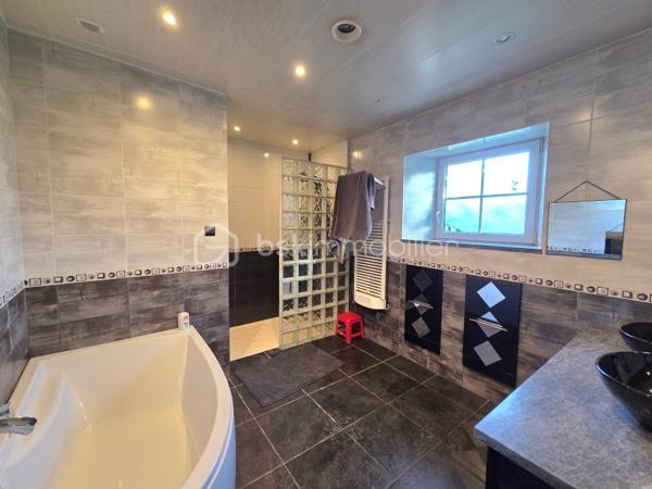 Maison en pierre de 188,51 m²