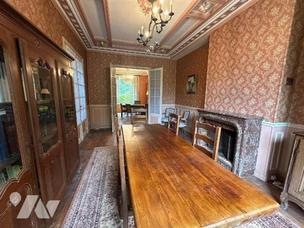 EXCLUSIVITÉ AU COEUR DE SAINT JULIEN DU SAULT :
Propriété sur 1830 m² de terrain comprenant de...