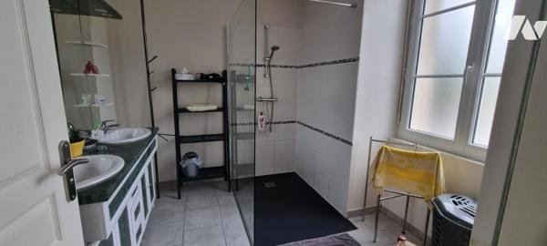 CUILLE - Centre ville - Maison de caractère avec dépendances et terrain