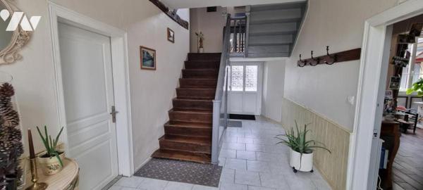 CUILLE - Centre ville - Maison de caractère avec dépendances et terrain