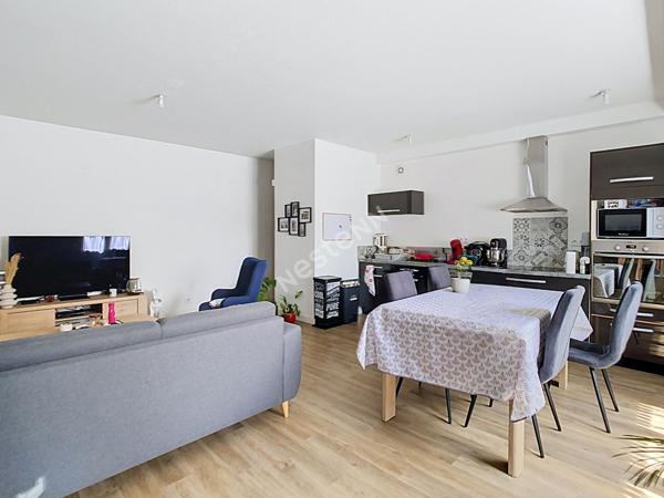 Immeuble Saint Macaire En Mauges 9 pièce(s) 353 m2