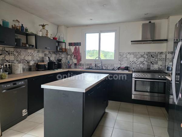Maison familiale 220 m² – DPE B – Piscine – Grand garage – Plus de 6 300 m² de terrain – Le Fleix