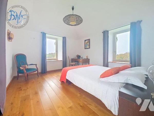 Manoir d'Exception ? 350 m² ? Domaine Natura 2000
Construit sur un parc de 76 ha, Étang de 144...