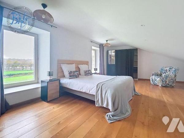 Manoir d'Exception ? 350 m² ? Domaine Natura 2000
Construit sur un parc de 76 ha, Étang de 144...