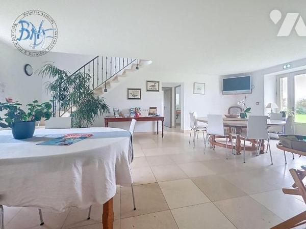 Manoir d'Exception ? 350 m² ? Domaine Natura 2000
Construit sur un parc de 76 ha, Étang de 144...