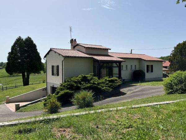 Maison à louer |                                        St-Martin-de-Fressengeas |                                        4 pièces  | 129 m²