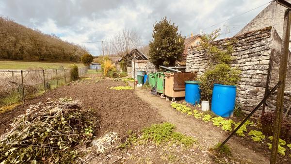 Massangis (89440) Maison en pierres apparentes située dans la vallée du Serein à MASSANGIS 165 580 € F.A.I.
