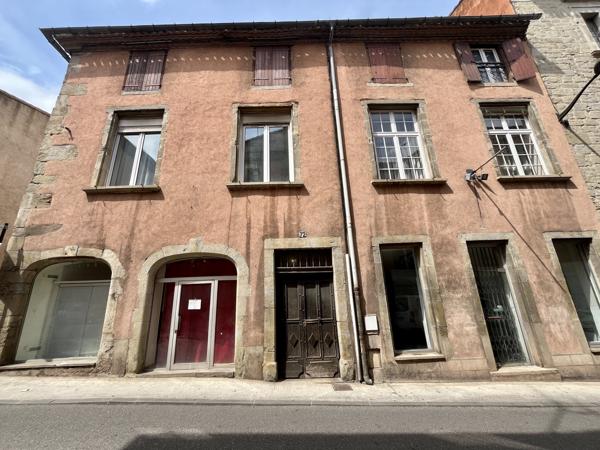 Bastide: Immeuble avec 4 appartements et 2 locaux professionnels à rénover