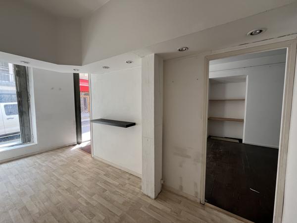 Bastide: Immeuble avec 4 appartements et 2 locaux professionnels à rénover