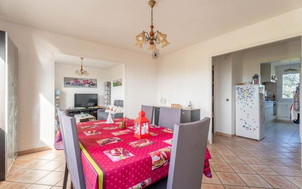 Appartement à vendre    5 pièces • 90,02 m2 Irigny