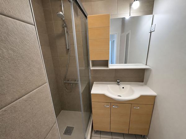T2 meublé 50 m² - dernier étage - garage - eau/chauffage inclus