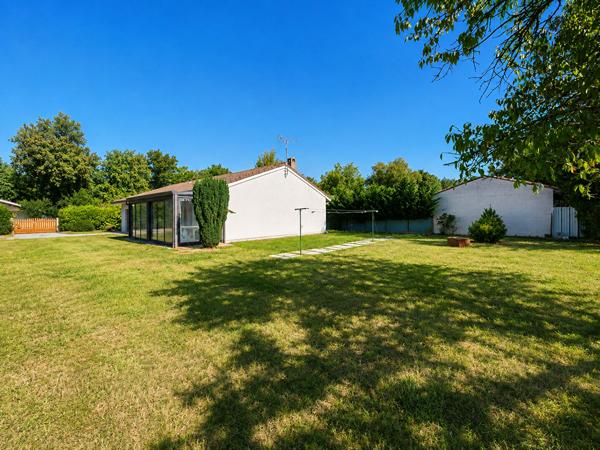 CESTAS - Maison de plain-pied de 95 m² avec garage et beau jardin