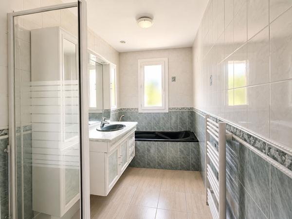 CESTAS - Maison de plain-pied de 95 m² avec garage et beau jardin