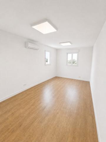 À LOUER – Bureau de 10,27 m² – Zone artisanale de Fourques 270 € / mois C.C.*