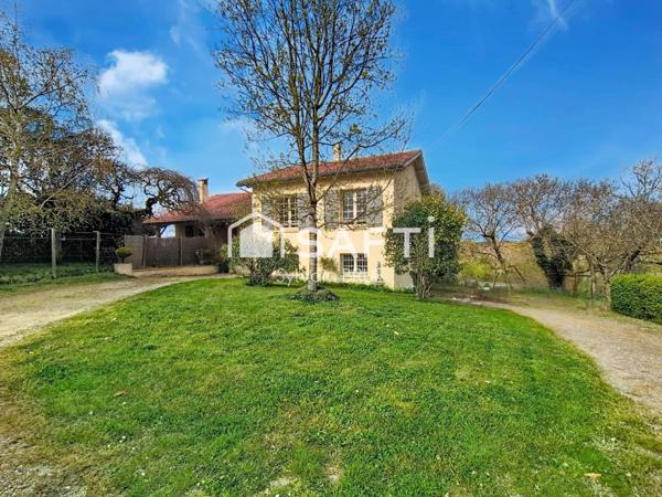 Maison avec grand terrain et installations pour animaux