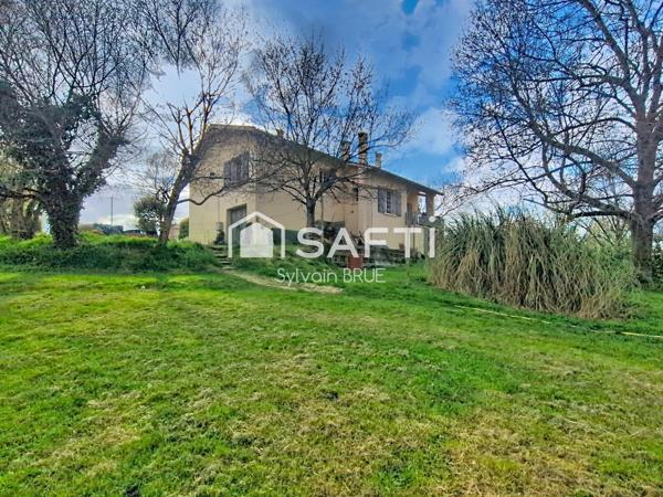 Maison avec grand terrain et installations pour animaux