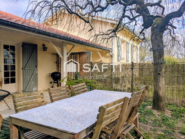 Maison avec grand terrain et installations pour animaux