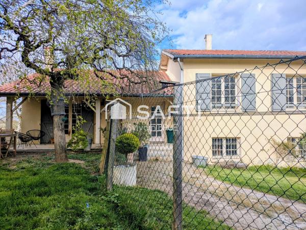 Maison avec grand terrain et installations pour animaux