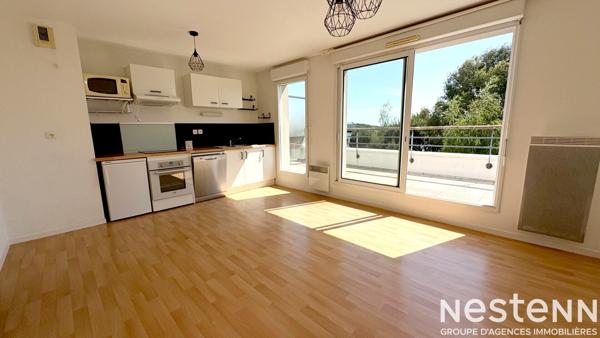 Appartement T3 à Auray au dernier étage avec terrasse exposée plein sud, grand garage, parking