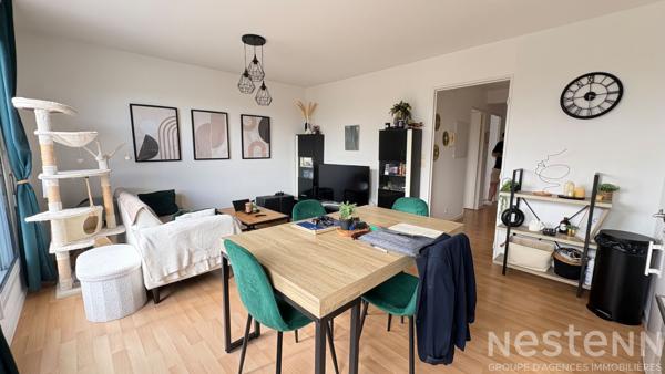 Appartement T3 à Auray au dernier étage avec terrasse exposée plein sud, grand garage, parking